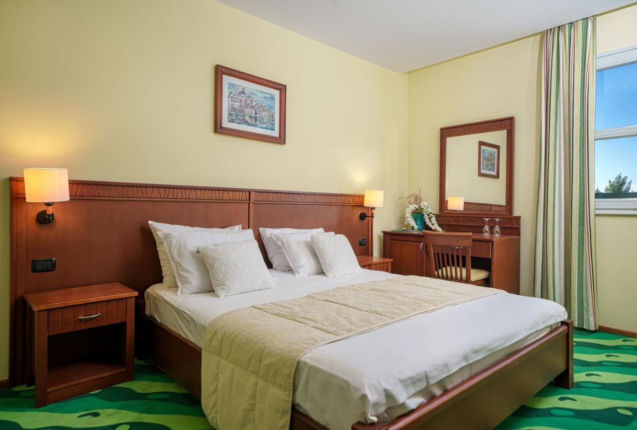 Hotel Vrata Krke Лозовац Екстериор снимка